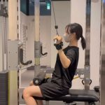 AKB48・小栗有以、「理想な体づくり」を目指すトレーニング中の姿を公開