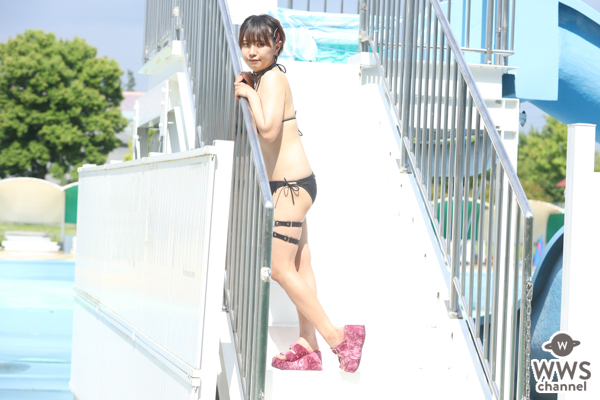 【写真特集 12枚】岡里捺李、黒ビキニで魅せるむちむちボディで釘付け！＜「ミスヤングアニマル2022」プール撮影会＞