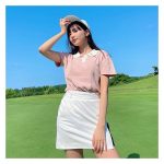 佐野ひなこ、ゴルフウェアで魅せる脚線美にうっとり！