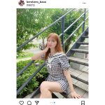 佐藤かれん、超ミニのスカートから美脚見せるヘソ出しコーデ披露！