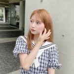 佐藤かれん、超ミニのスカートから美脚見せるヘソ出しコーデ披露！