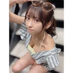 #2i2・十味、チラ見せの胸元で視線釘付け！