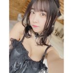 #2i2・天羽希純、可愛すぎる死神コスプレで美谷間チラリ！