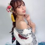 竹内星菜、浴衣着崩しのお色気ショットで日焼け跡あらわに