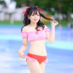 【写真特集 13枚】コスプレイヤー・つづく、ガーリーなギンガムチェック水着で透明肌をお届け!<近代麻雀水着祭2022>