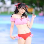 【写真特集 13枚】コスプレイヤー・つづく、ガーリーなギンガムチェック水着で透明肌をお届け！＜近代麻雀水着祭2022＞