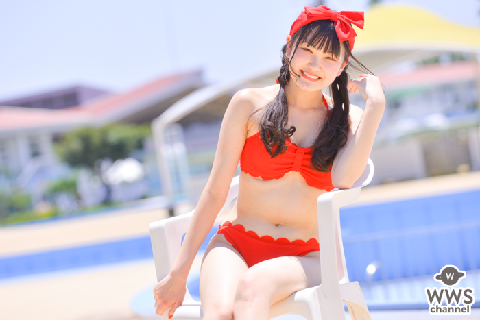 【写真 5枚】まりあ（Menkoiガールズ）、鮮烈な赤ビキニ衣装をガーリーに着こなし！＜近代麻雀水着祭2022＞