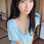 #よーよーよー・由良ゆら、シャツをまくって涼しげビキニ全開！