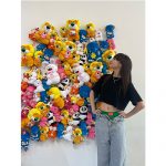 荻野由佳、くびれあらわなヘソ出しルックで『見せパン姿』を披露！