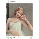 明日花キララ、ふっくら美バストと美谷間あらわな純白プリンセスドレス姿を披露！