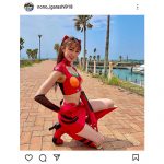 レースクイーン・五十嵐希、へそ出しエヴァコスで美脚を披露！