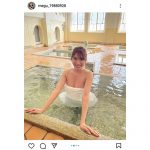 青山めぐ、美谷間くっきり刺激的な温泉入浴ショットを公開！