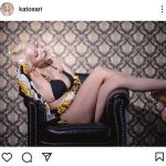 加藤紗里、水着で色気たっぷりなセクシーショットにファン興奮！「マリリンモンローみたい」「足綺麗～ウエストほっそっ」