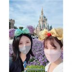 橋本環奈、浜辺美波とディズニーランドでの2ショットを公開！「豪華メンツ！！ヤバすぎる」「尊いの極み」