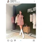 マギー、ピンクの超ミニスカゴルフウェアでスタイル抜群の脚長ショットを公開！