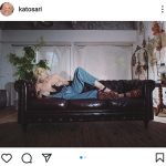 加藤紗里、胸の半分しか隠れていない刺激的なファッションに「目のやり場が！」「ポロリ期待」「脱いでる途中の写真かと」の声！