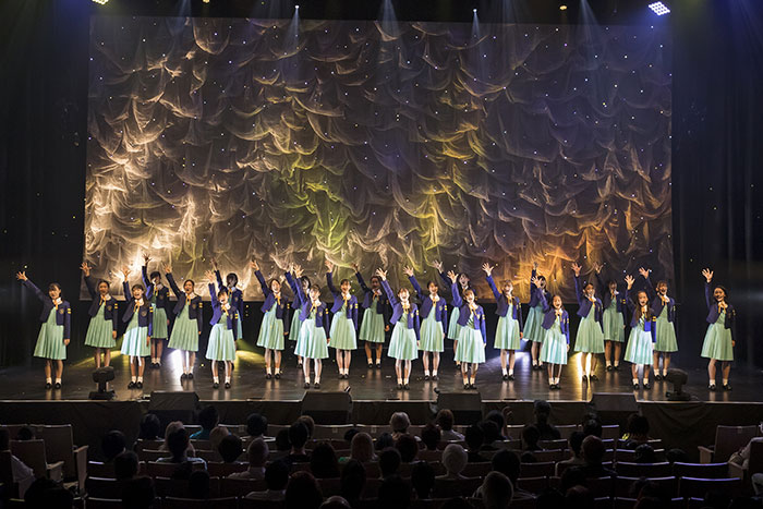 少女歌劇団ミモザーヌ、大阪・夏公演で代表曲「ミモザのように」を新アレンジで熱唱！