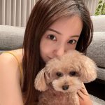 板野友美、キャミソールで大胆素肌見せショット披露！