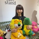 荻野由佳、くびれあらわなヘソ出しルックで『見せパン姿』を披露！