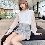 Sweet Alley・濱越さおり、透け感レーストップスにタイトミニで太ももチラリ！