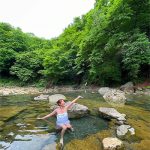 青山めぐ、美谷間くっきり刺激的な温泉入浴ショットを公開！