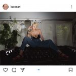 加藤紗里、胸の半分しか隠れていない刺激的なファッションに「目のやり場が！」「ポロリ期待」「脱いでる途中の写真かと」の声！