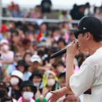 【ライブレポート】CHEHONが人気曲を続々ドロップ。KIRAもサプライズでステージに登場！＜笑顔道 presents FREEDOM 青空 2022 淡路島＞