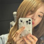 宮脇咲良、美しい陶器肌な超近距離自撮りショットにファン歓喜！