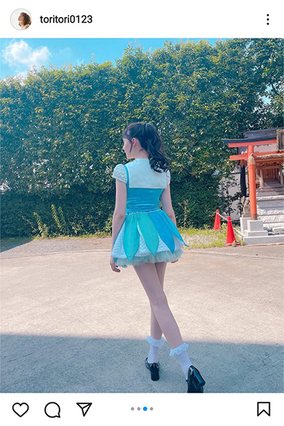 トリンドル玲奈、ポニテ×超ミニ丈で美脚際立つアイドルショット披露！