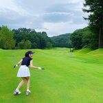 ダレノガレ明美、ノースリ超ミニスカウェア姿で美麗な生脚美脚を公開！