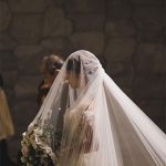 舟山久美子、3年越しのウエディングドレス姿で夫との2ショットを公開！