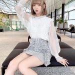 Sweet Alley・濱越さおり、透け感レーストップスにタイトミニで太ももチラリ！