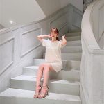 神部美咲、ギリギリ超ミニワンピで美脚披露「サービスショット」「足ばっか見てしまう」の声！