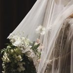 舟山久美子、3年越しのウエディングドレス姿で夫との2ショットを公開！