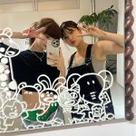 荻野由佳、くびれあらわなヘソ出しルックで『見せパン姿』を披露！