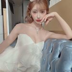 明日花キララ、ふっくら美バストと美谷間あらわな純白プリンセスドレス姿を披露！