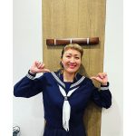 丸山桂里奈、久しぶりのセーラー服で笑顔ショットを公開