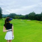 ダレノガレ明美、ノースリ超ミニスカウェア姿で美麗な生脚美脚を公開！