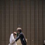 舟山久美子、3年越しのウエディングドレス姿で夫との2ショットを公開！