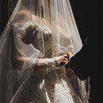 舟山久美子、3年越しのウエディングドレス姿で夫との2ショットを公開！