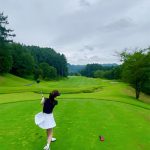 ダレノガレ明美、ノースリ超ミニスカウェア姿で美麗な生脚美脚を公開！