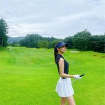 ダレノガレ明美、ノースリ超ミニスカウェア姿で美麗な生脚美脚を公開！