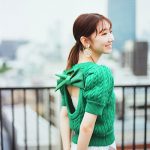 AKB48・柏木由紀、半袖ニットで微笑むショットに「女神みたいだ～」「大人な表情、素敵です」と歓喜の声！