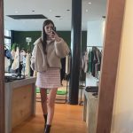 マギー、ピンクの超ミニスカゴルフウェアでスタイル抜群の脚長ショットを公開！