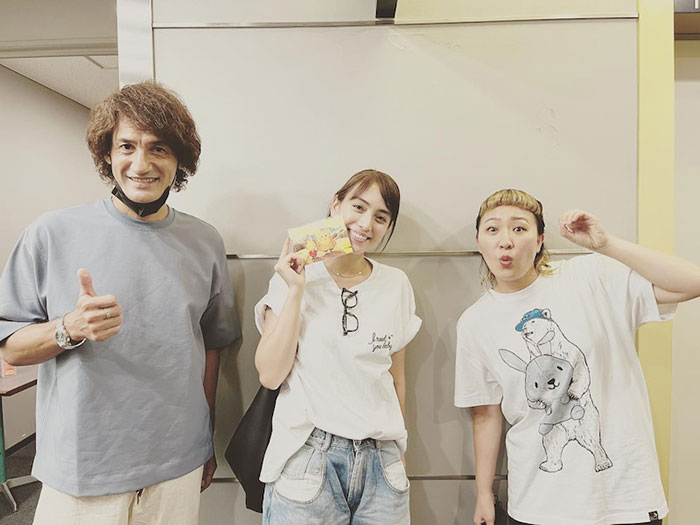 丸山桂里奈、7月結婚した滝沢カレンを夫･本並健治と祝福