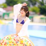 【写真特集】愛白かなた（81moment）、彼シャツなびかせ悩殺ウインク！＜近代麻雀水着祭2022＞