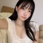 我妻ゆりか︎︎、無防備な美谷間チラ見せショットがあざと可愛い！