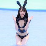 【写真特集】小鳥遊彩花（81moment）、黒レザーのバニーコスチュームでセクシー美脚全開！＜近代麻雀水着祭2022＞