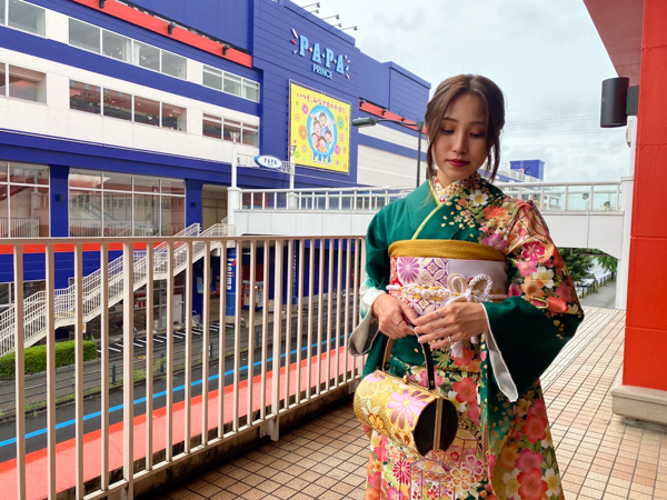 「ミスユニバーシティ 2022」埼玉代表・米澤心寧、『#振袖gram』埼玉北上尾店オープン記念で振袖姿を披露