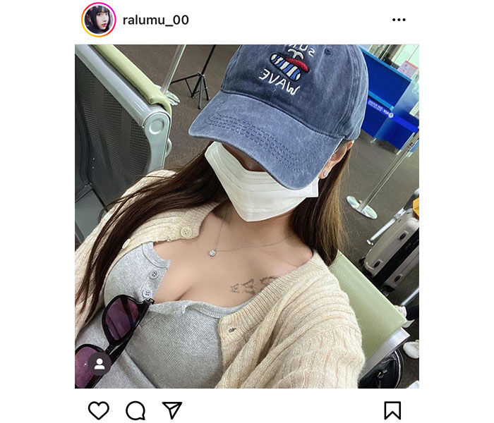 藤川らるむ、胸元チラ見せの自撮りショットにドキドキ